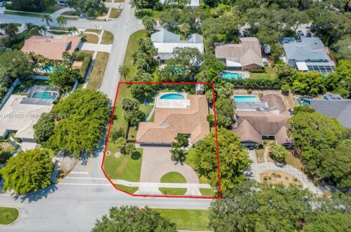 800 18 St, Boca Raton FL 33486-6937 exterior