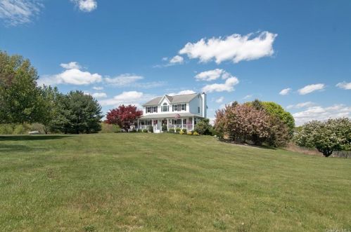 25 Jared Ct, Slate Hill, NY 10973-3709