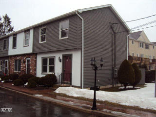 19 Triangle St, Danbury, CT 06810-6939