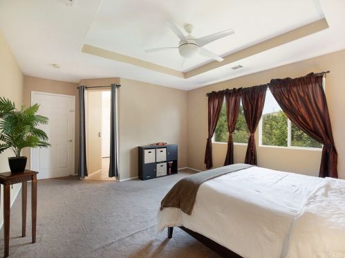 23810 Oak View Ln, Santa Clarita CA  91321-4661 exterior