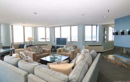 25 Forest St, Stamford CT 06901-1868 exterior