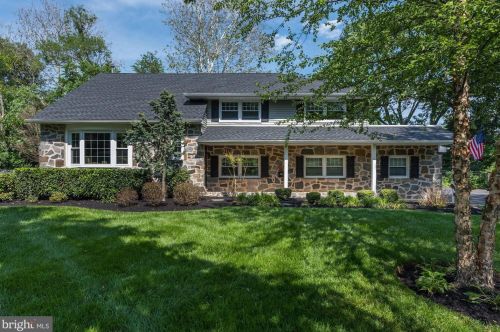 302 Georgian Dr, Riverton, NJ 08077-4307