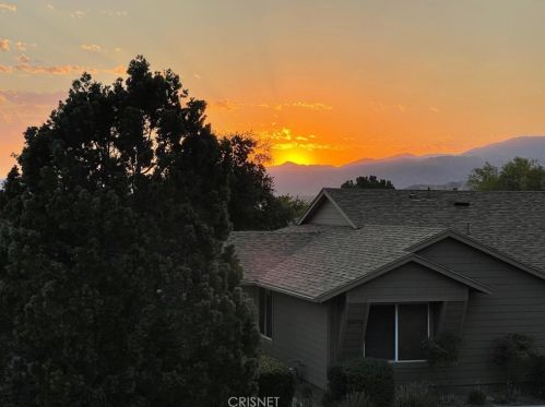 20078 Avenue Of The Oaks, Santa Clarita CA  91321-1359 exterior