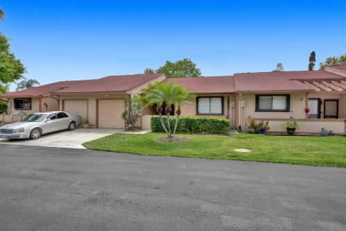 7 Farnworth Dr, Boynton Beach, FL 33426-8147