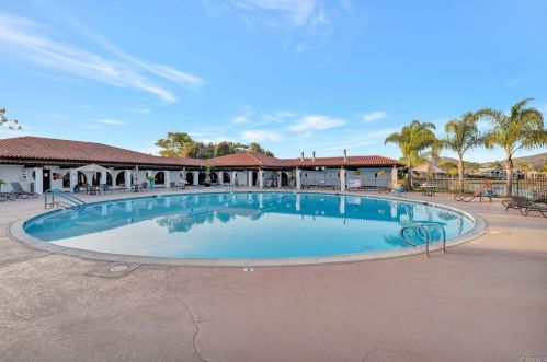 3340 Don Tomaso Dr, Carlsbad CA  92010-3951 exterior