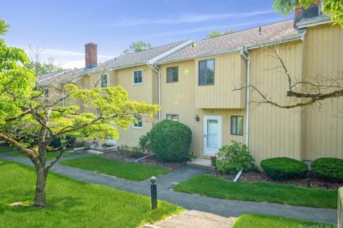 22 Monika Ln, Brookfield Center CT  06804-3929 exterior