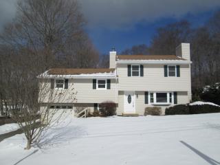 18 Hillcrest Dr, Waterbury, CT 06716-1812