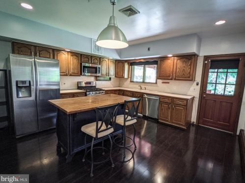 619 Davis Rd, Cheltenham PA  19012-1636 exterior