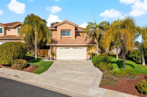 1703 Countryside Dr, Vista, CA 92081-8727