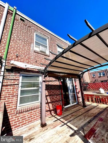 6339 Elmhurst St, Philadelphia PA 19111-5804 exterior