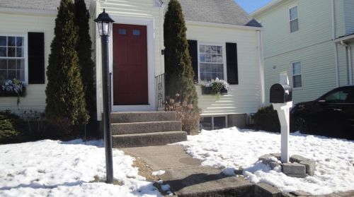 130 Chambly Ave, Warwick, RI 02888-1806