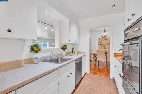 2137 Sherman Dr, Concord, CA 94523-3428