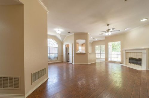 904 Becker Dr, Euless, TX 76039-3258