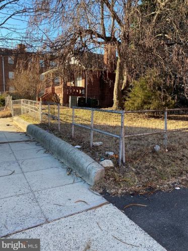 4908 A St, Washington DC  20003-1521 exterior