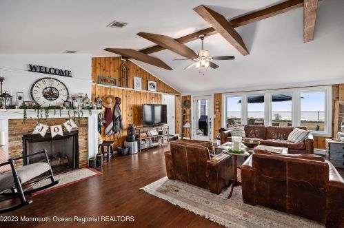 1600 Bch Blvd, Lacey NJ  08731-5031 exterior