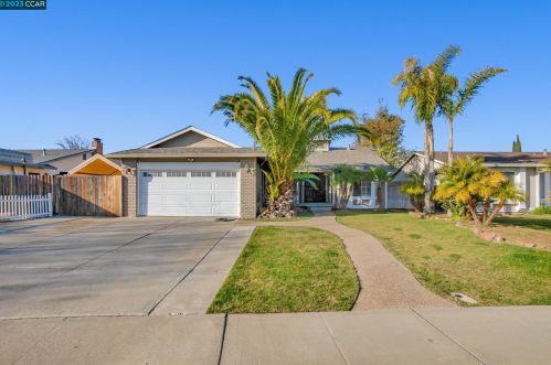 1810 Gamay Dr, Oakley, CA 94561-1938