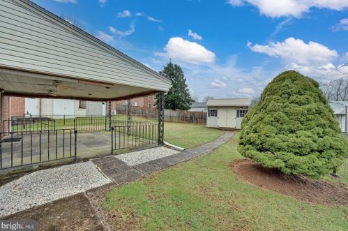 121 Lemon St, Ephrata PA  17522-2313 exterior