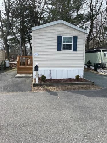 5 Krzak Rd, North Kingstown RI  02852 exterior