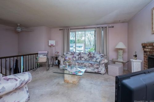 38 Pieper Dr, Wallingford CT  06492-2016 exterior