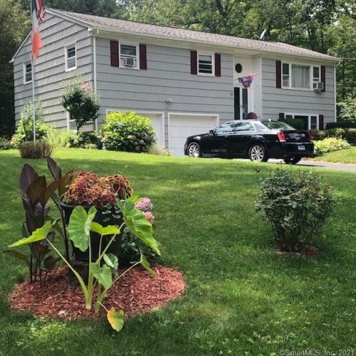 17 Blackwood Rd, Brookfield Center, CT 06804-2313