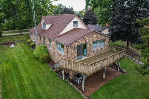 2215 Lakeshore Dr, Kansasville, WI 53139-9556