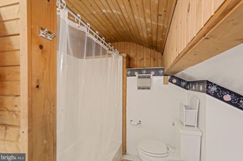 207 Thomas Ave, Riverton NJ 08077-1039 exterior