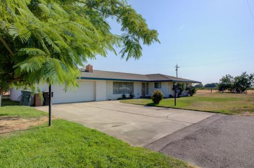 7453 Gertrude Ave, Winton, CA 95388-9546