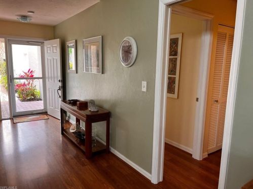 522 Beachwalk Cir, Naples, FL 34108-8712