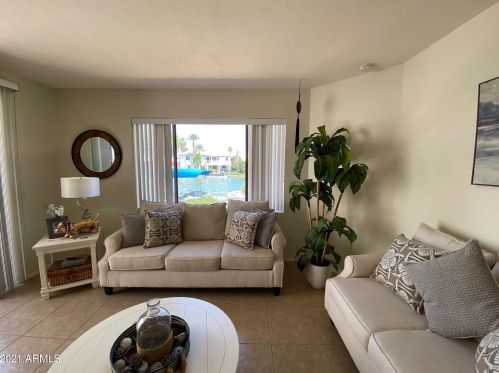 517 Marina Dr, Gilbert AZ 85233-6613 exterior