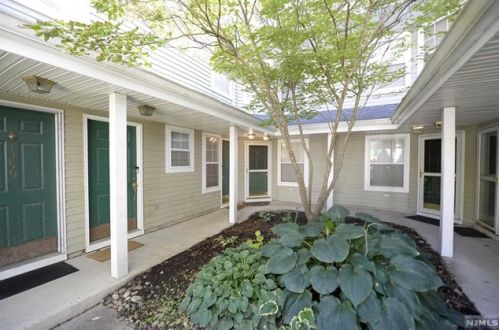1256 Garrison Ct, Mahwah NJ  07430-3236 exterior