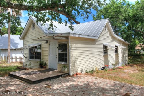 1040 Louisiana Ave, Sebastian, FL 32958-4116