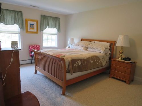 28 Millers Brk Dr, Cumberland RI  02864-6163 exterior