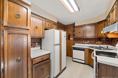 54 Greenfield Rd, Milford CT  06460-6331 exterior