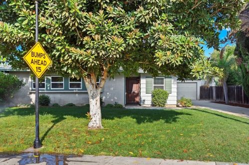 6785 Glacier Dr, Riverside, CA 92506-3903