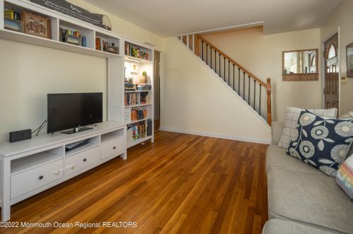 6 Elmwood Pl, Leonardo NJ  07737-1347 exterior