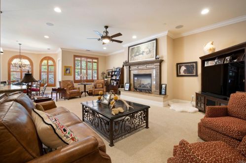 6070 Vine St, Vacaville CA  95688-8724 exterior