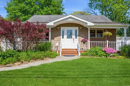 14 Midday Dr, South Setauket, NY 11720-2315