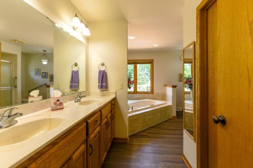 8140 Anna Ave, Waterford WI  53185-1386 exterior