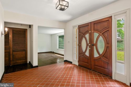 235 Vincent Rd, Paoli, PA 19301-1126