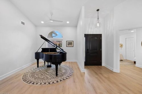 10461 Regent Cir, Naples FL  34109-1571 exterior