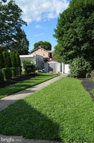 323 Beecher Ave, Cheltenham PA  19012-2001 exterior