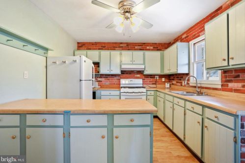 13070 Old Valley Pike, Edinburg VA  22824-3144 exterior