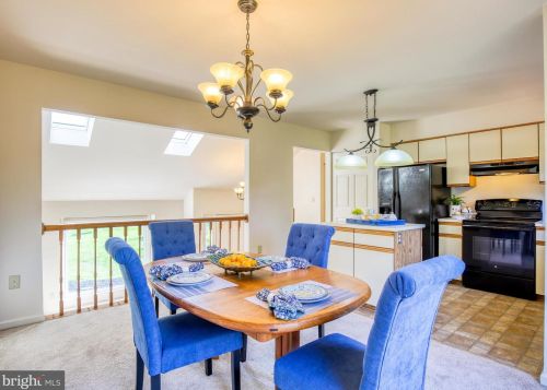 27 Cloverdale Pl, Charles Town WV  25414-4033 exterior