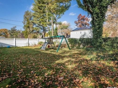 23 Wentworth Dr, Huntington Station NY  11746-6926 exterior