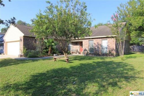 224 Hilltop Dr, Seguin, TX 78155-7122
