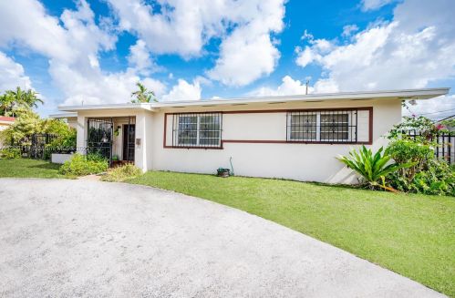 1031 53rd St, Hialeah FL  33012-2420 exterior