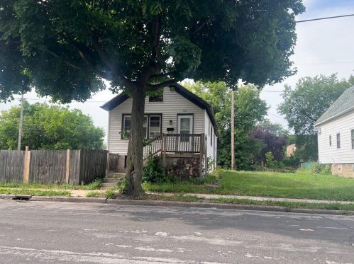2618 Walnut St, Milwaukee, WI 53205-1452