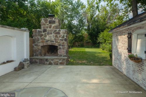 528 Liberty St, Charles Town WV  25414-1830 exterior