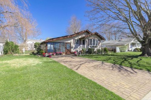 67 Cranberry St, Central Islip, NY 11722-4923