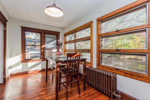 391 Kings Hwy, Valley Cottage NY 10989-1527 exterior